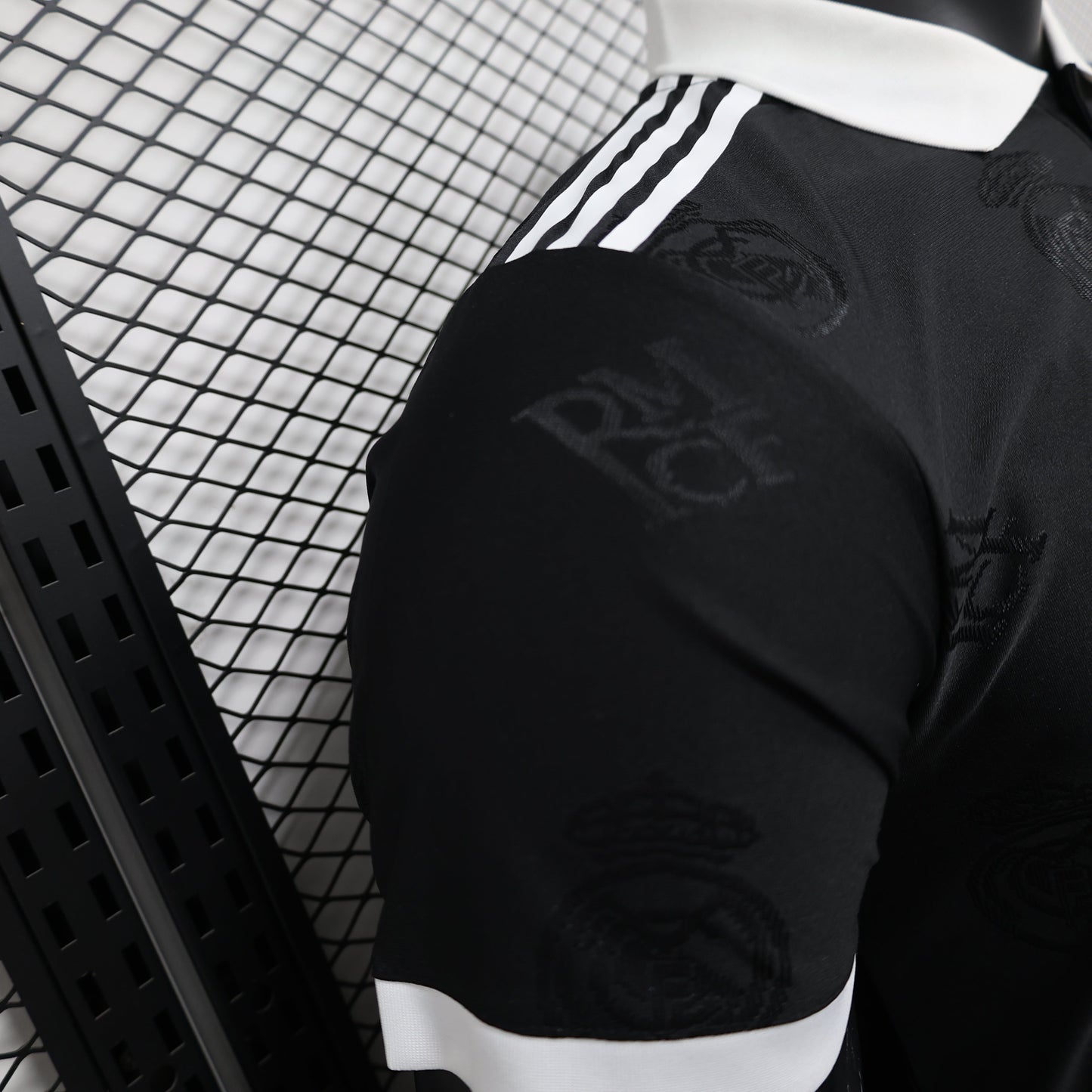 Real Madrid Polo Negro 2025/26 Versión Jugador
