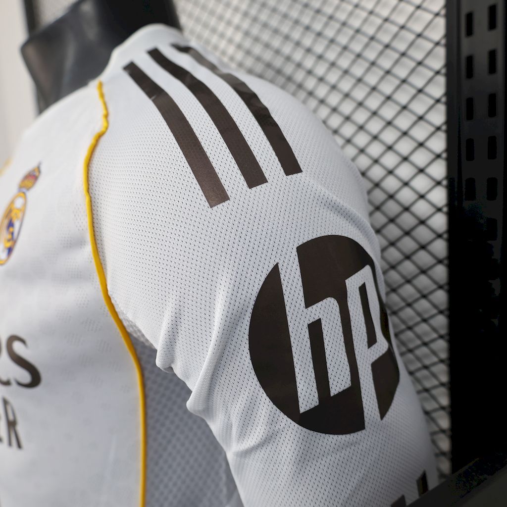 Real Madrid Manga Larga Local 2025/26 Versión Jugador