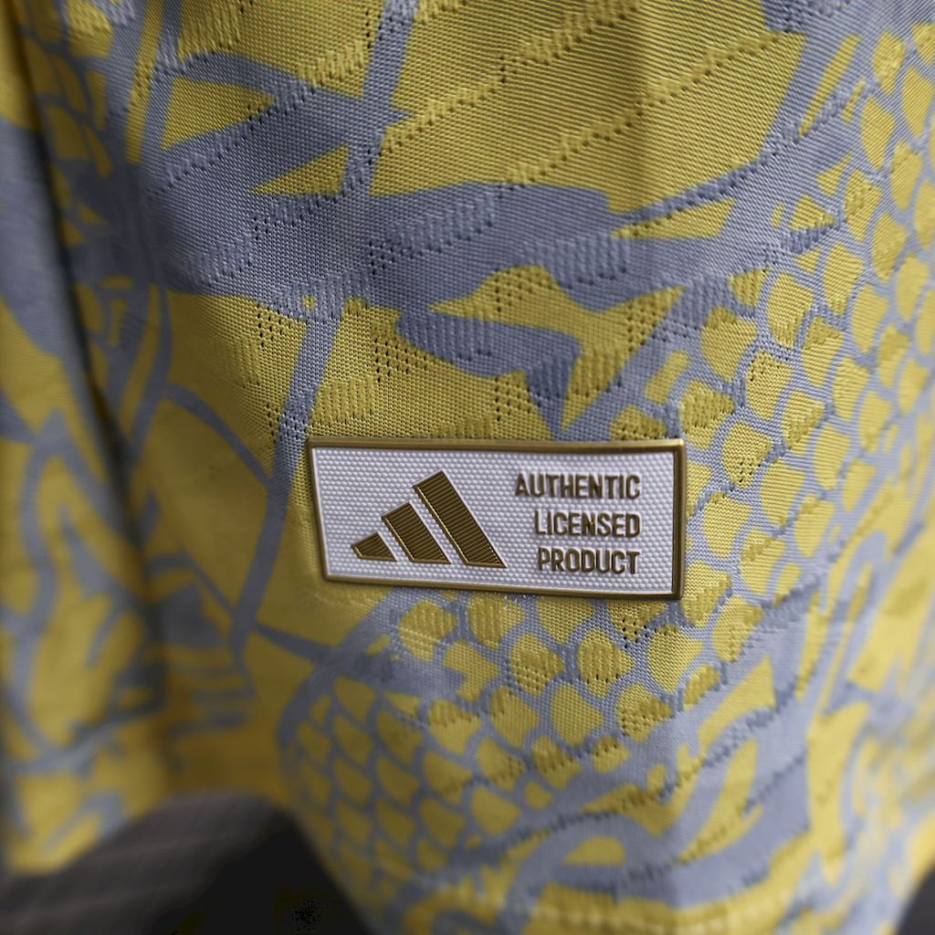 Real Madrid Polo Beige 2025/26 Versión Jugador