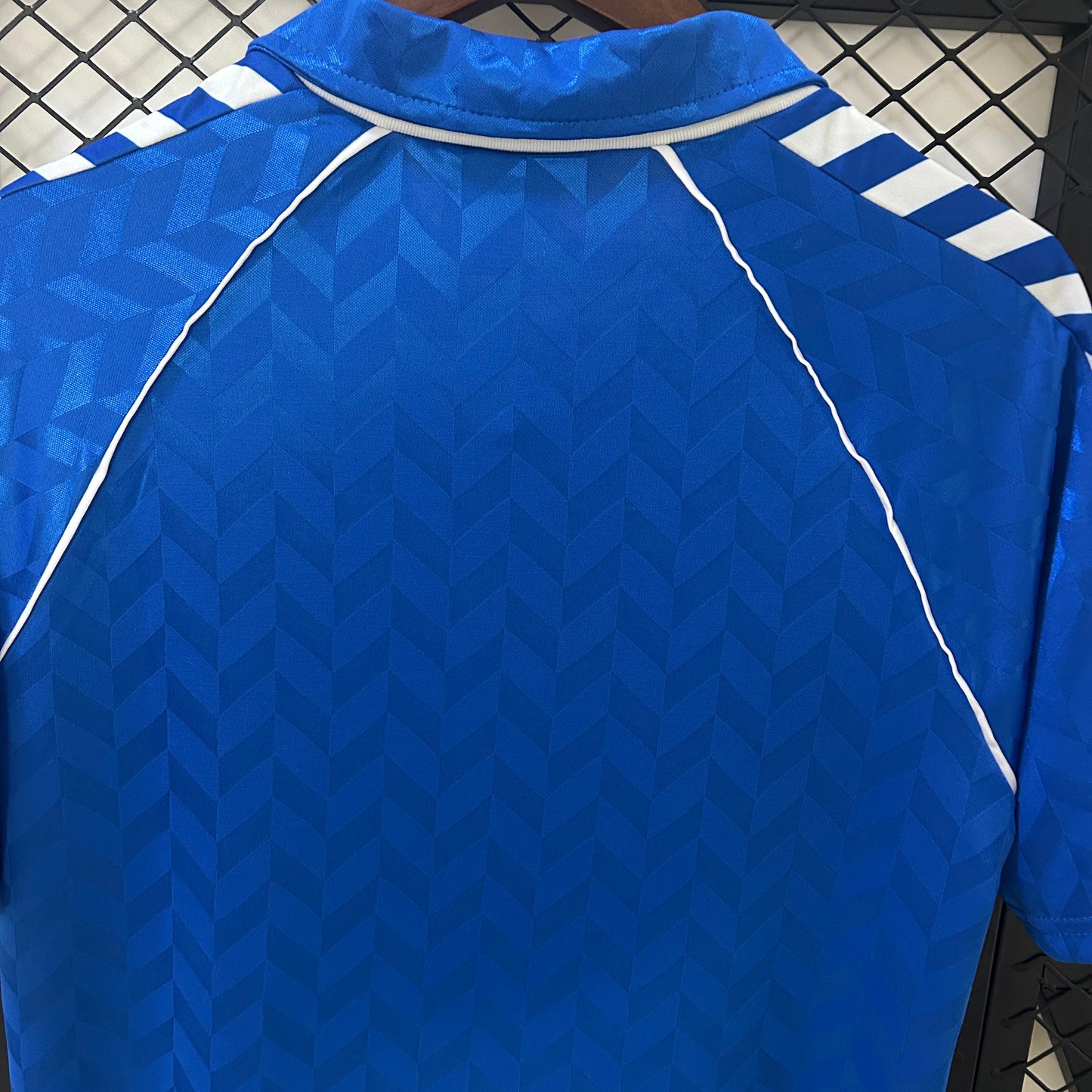 Camiseta Real Madrid Visita Retro 1988 Versión Fan