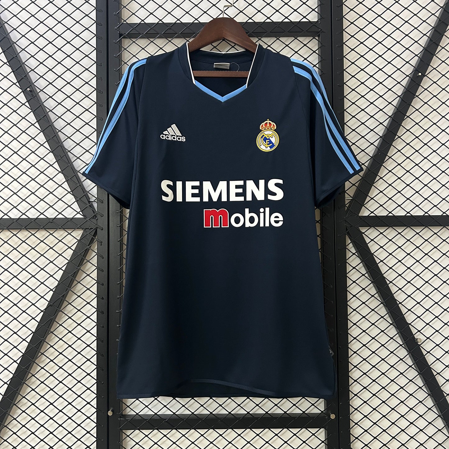 Camiseta Real Madrid Visita Retro 2003/04 Versión Fan