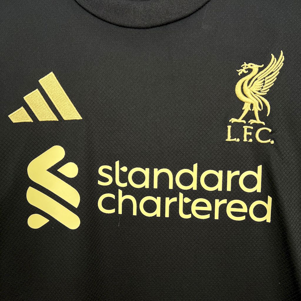 Camiseta Liverpool "Negro Dorado" 2025/26 Versión Fan