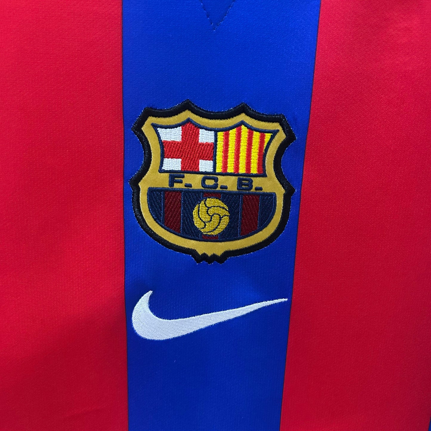 Camiseta FC Barcelona Local Retro 2001/02 Versión Fan
