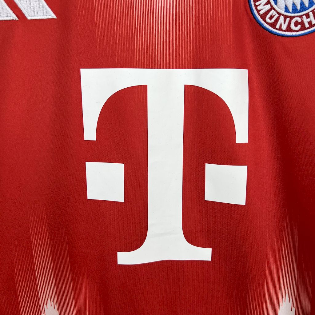 Bayern Munich Local 2025/26 Versión Fan