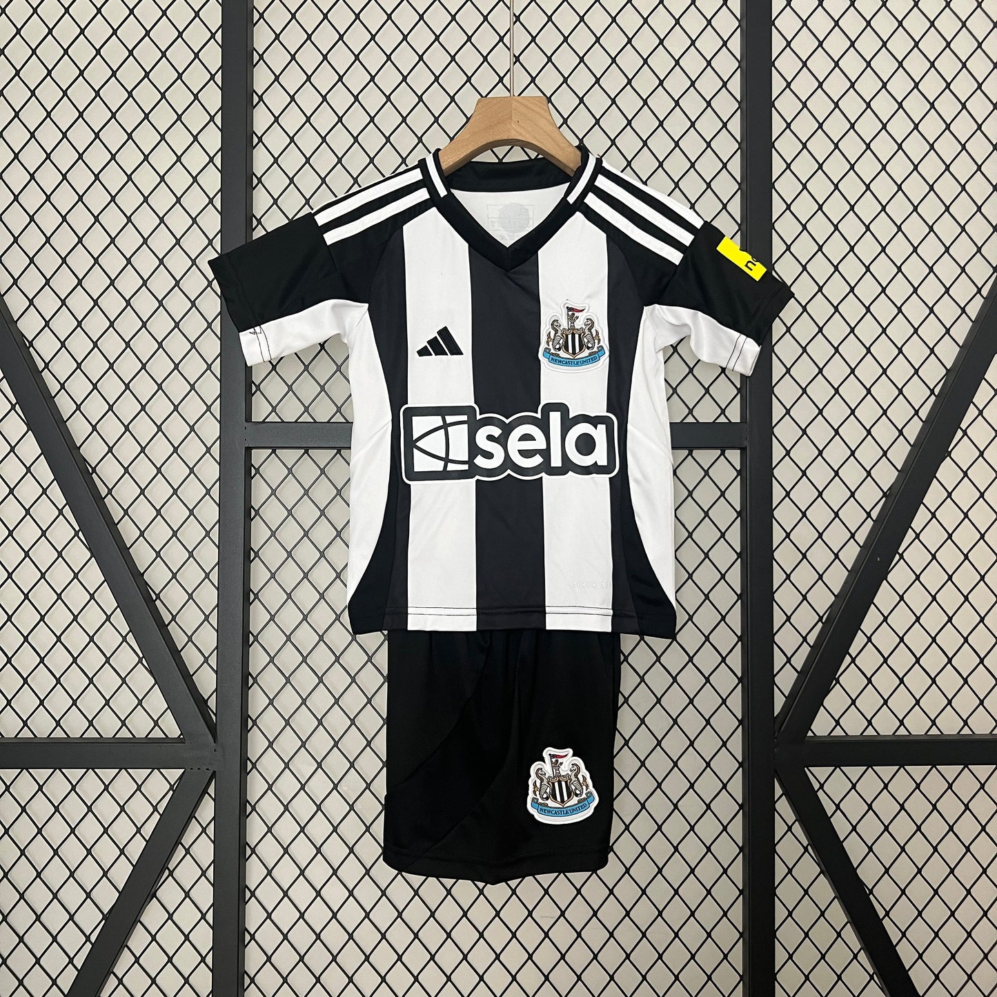 Conjunto Niños Newcastle United Local 2024/25